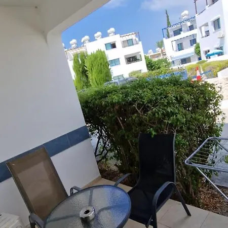2 Bedroom 4 Bed דירה Aglantzia