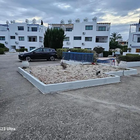 2 Bedroom 4 Bed Aglantzia