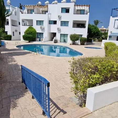 2 Bedroom 4 Bed Appartement *